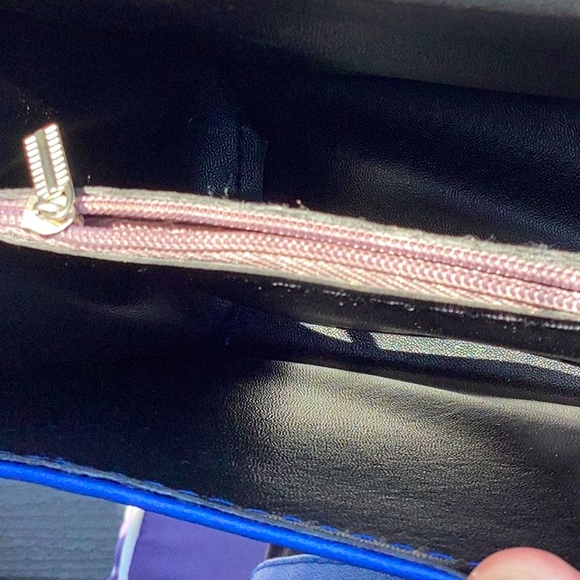 Unbranded Blue Bag With Heart Shaped Decorative Heart Shaped Snap. - Picture 9 of 10